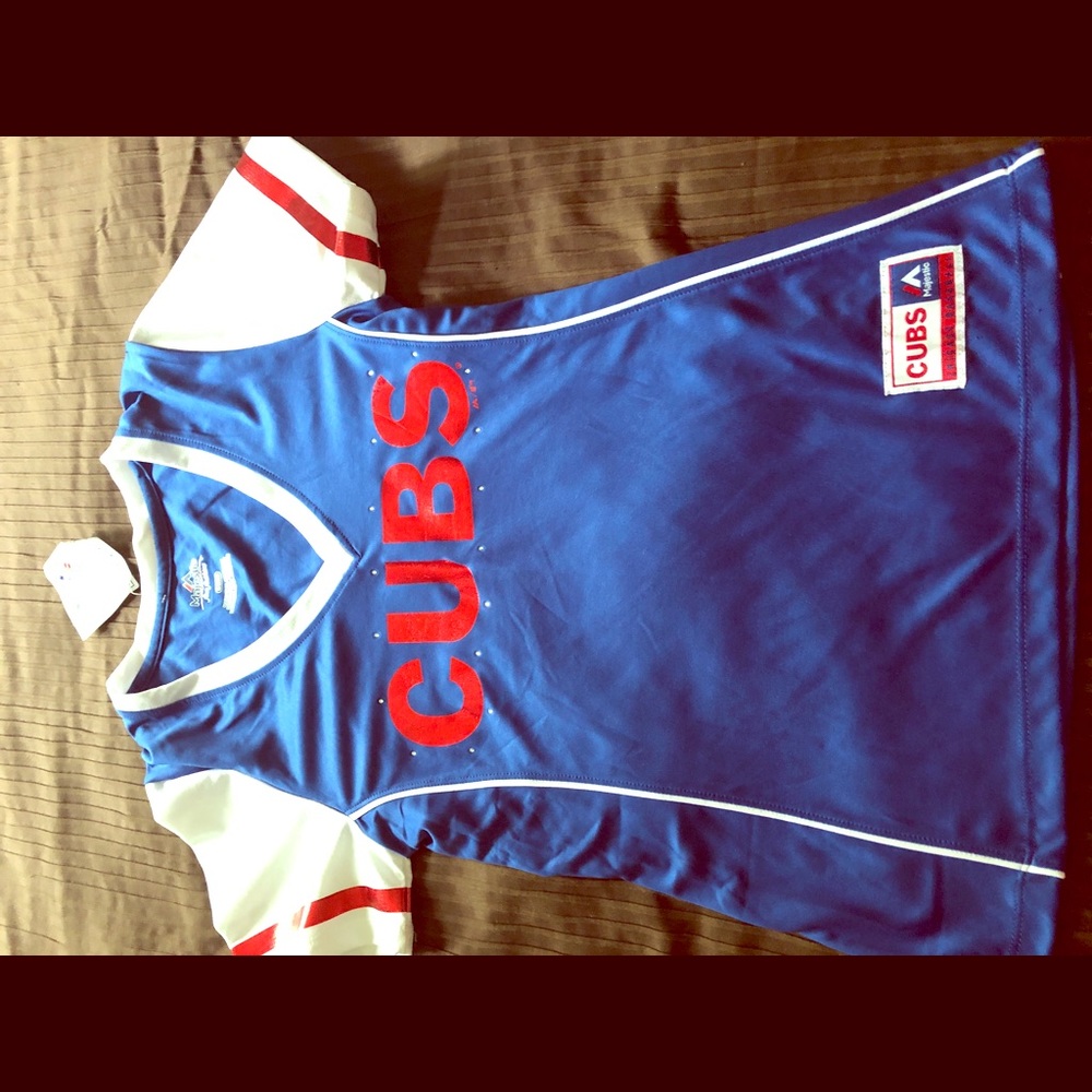 New with tags: Cubs tee size small